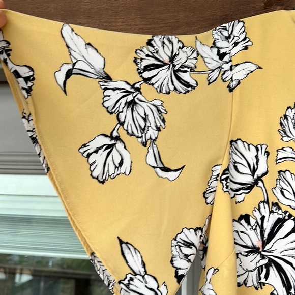 H&M Floral Shift Dress. Yellow/Black Tulips. Short Sleeve. Sz8 EUC. - Picture 5 of 9